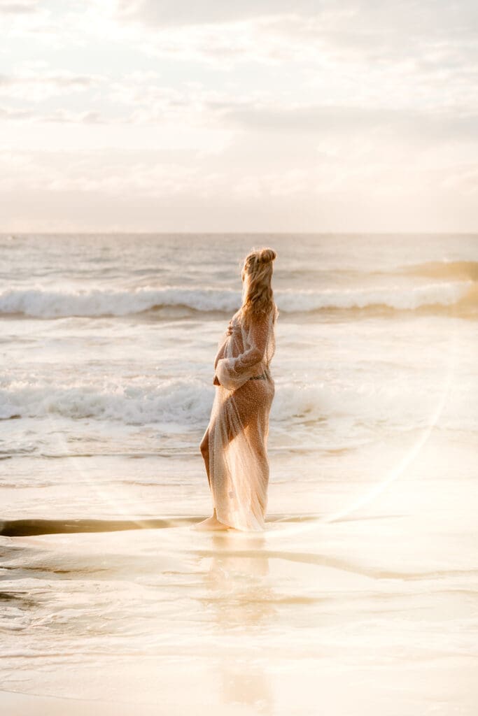 sun flare photography beach maternity photo